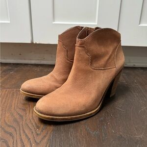 Lucky Brand camel brown suede leather booties size 8.5M